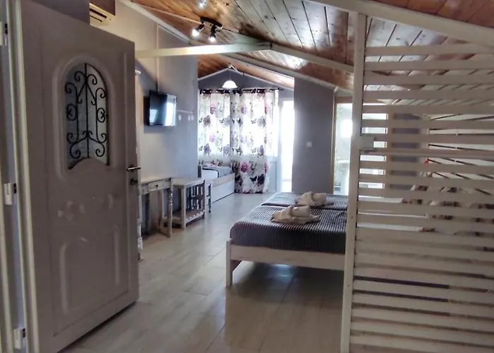 Apartment Bay Pefkari