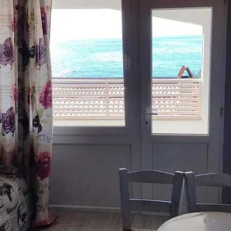 Apartment Bay