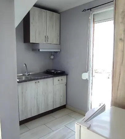 Bay Apartment *